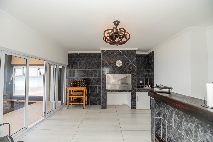 6 Bedroom Property for Sale in Beachview Eastern Cape